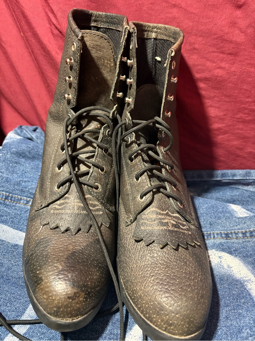 Ariat women’s Brown Leather Lace-Up Ankle Boots